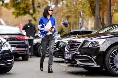  『女生』女生帅起来就没男生什么事了？酷帅洒脱的皮夹克，凹出摩登气场！