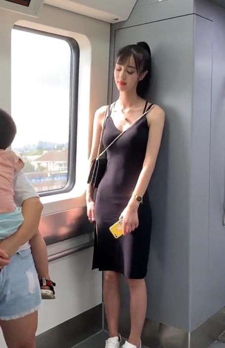  美女|丹唇外朗的美女，灵动很独特，气场不输明星！