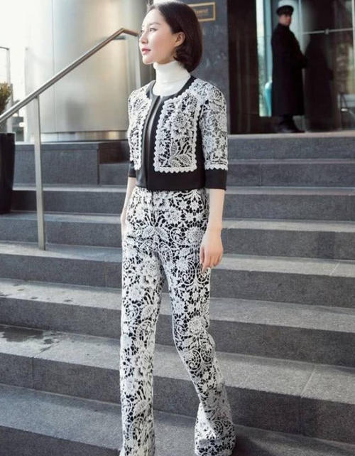 舒畅真会穿,一条蕾丝裤竟穿出了两米的气场,网友:小个子的逆袭