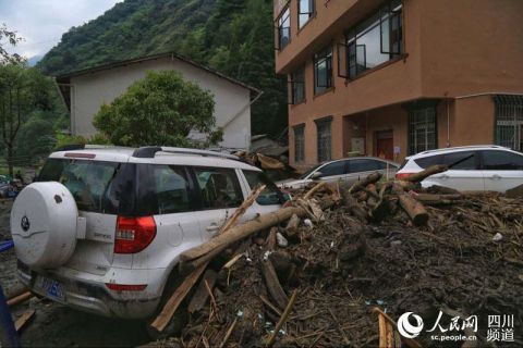 直击：四川汶川耿达镇龙潭村受灾现场
