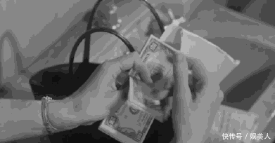 奶奶■云朵包完全“失宠”了,这款“奶奶包”才是今年爆款,时髦又吸睛