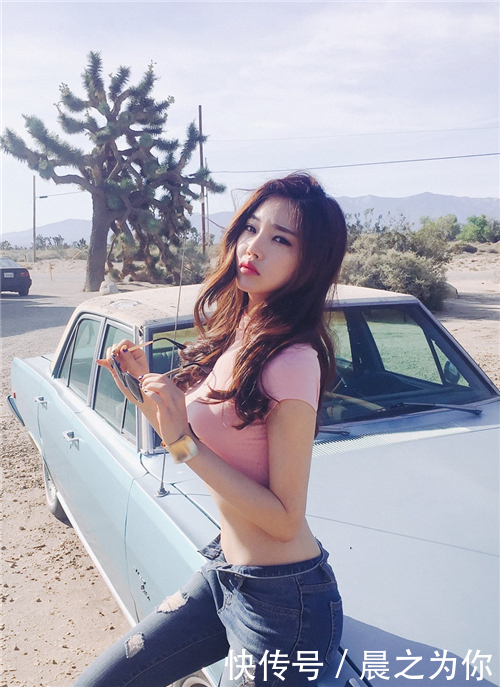 美女|时尚活力的牛仔裤美女,尽显淑女柔情,焕发摩登的时髦魅力!
