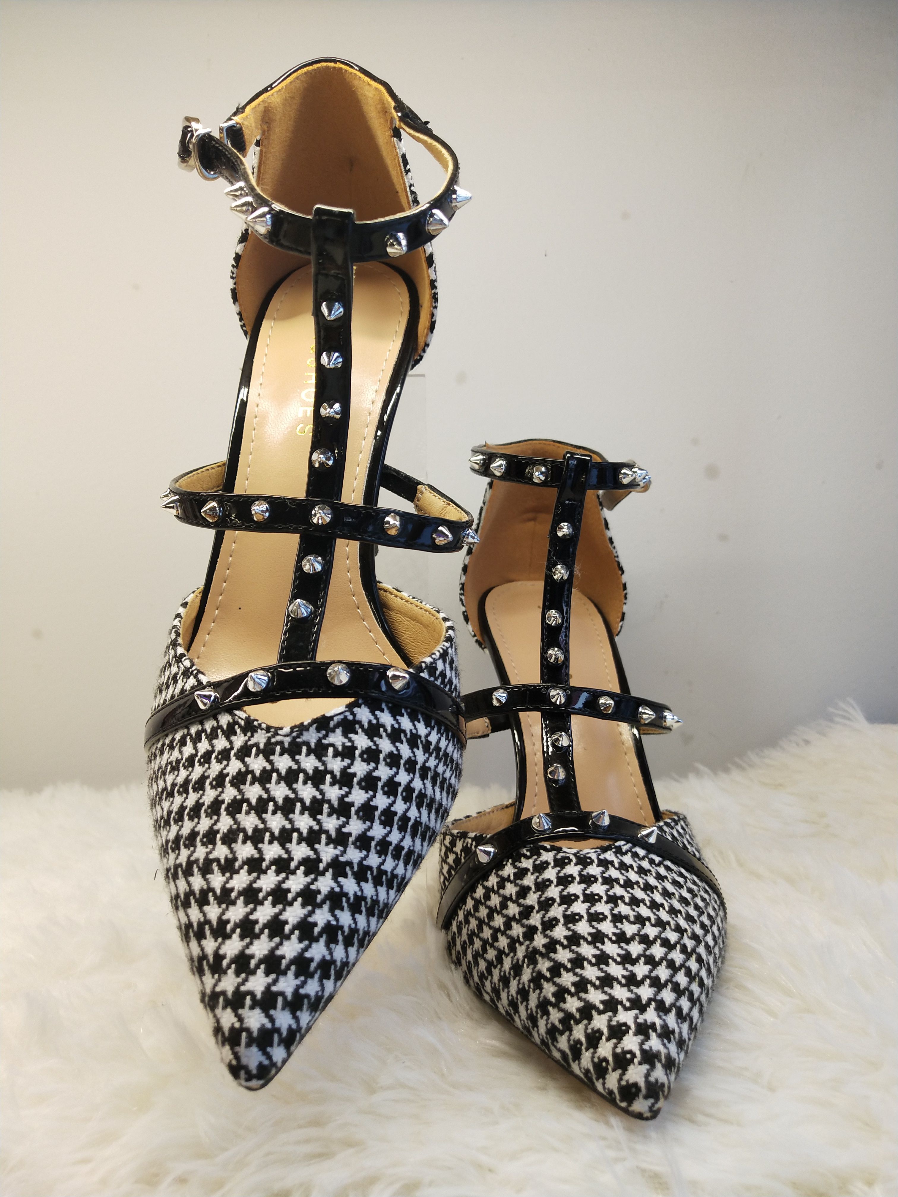 女神的鞋柜,没有几双尖头高跟鞋,你也敢自称女神?