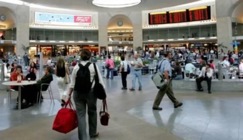 花25万购买一张无限次数机票，被航空公司嘲笑，如今笑不出来了