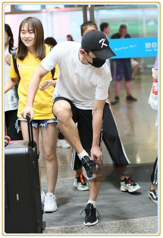 当40岁聂远穿大裤头撞上30岁张继科，网友：腿部差距也太尴尬了吧