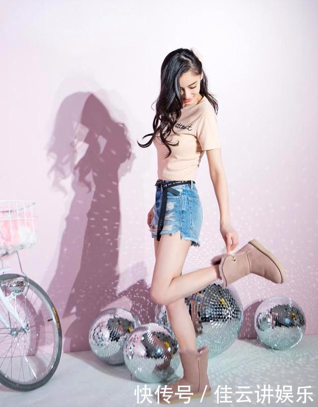 Angelababy又玩季节混搭，短袖短裙清爽迷人，却被脚上棉拖抢镜！