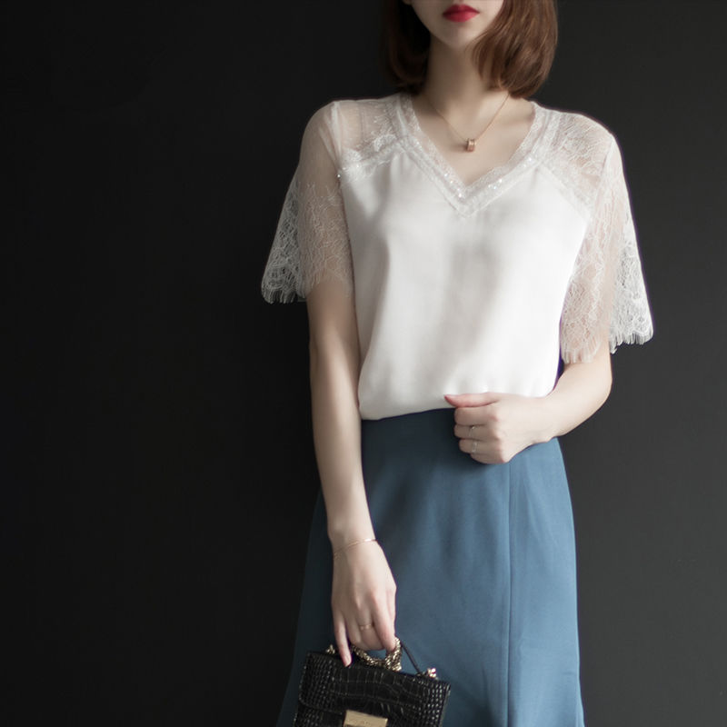 胸很大不一定好，看起来大刚刚好，显曲线打底衫让你更显女人味