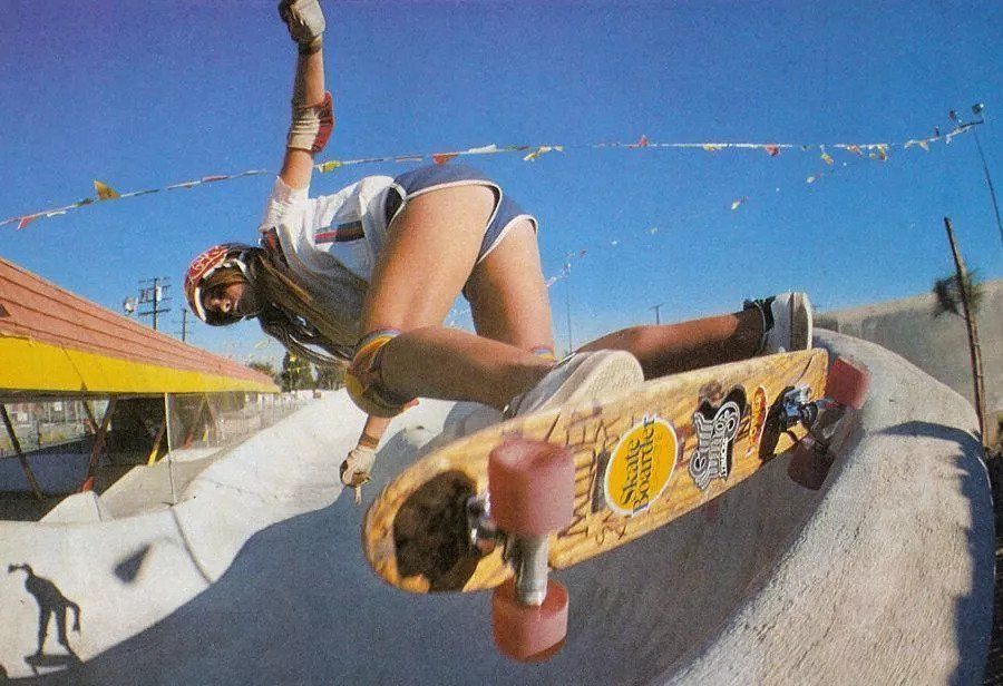 侃爷也有少女心，卡戴珊公布夜光350甜蜜由来|每周剁手