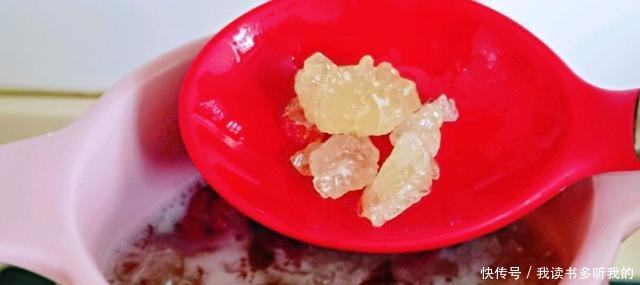 【桃胶银耳黄桃羹】它是天然“玻尿酸”,隔三差五吃,一碗不到5元,强过每天敷面膜