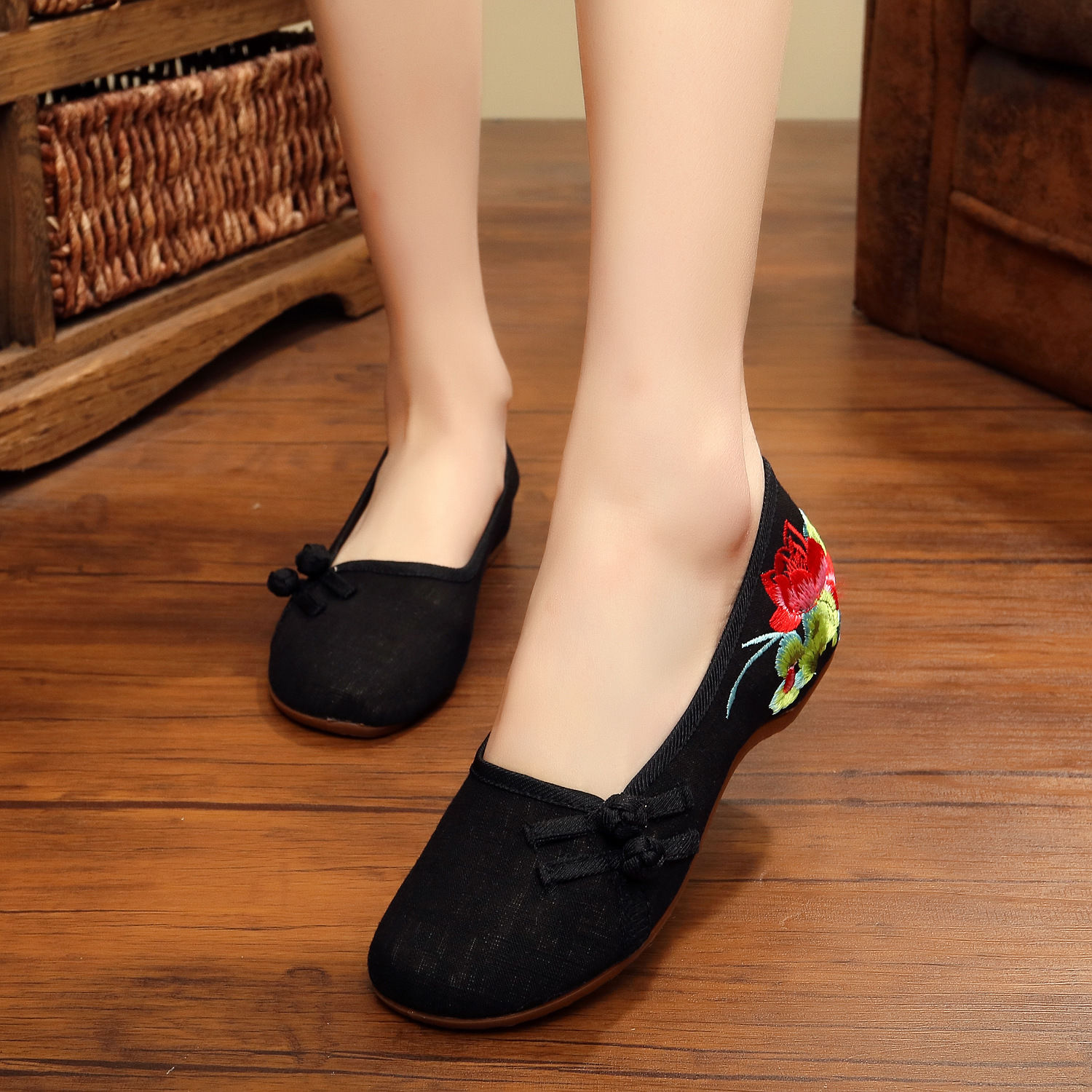 这款一眼就看中，优雅中跟浅口妈妈鞋，舒适透气，养脚爱妈妈