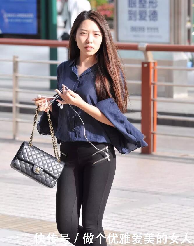 每个漂亮的姑娘都拥有一条紧身裤，穿在她的身上就能显出美女效果