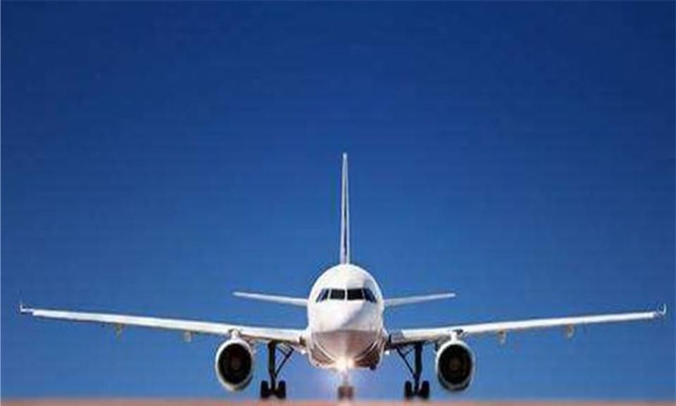  「第一次」日本美女第一次来中国，看到街边女孩不解：为何她们