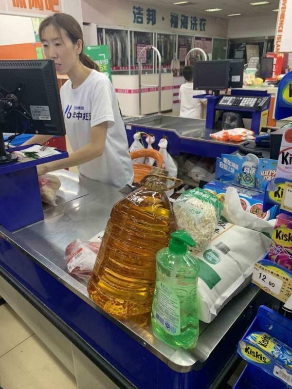 潍坊：台风“利奇马”还在路上，有超市货架已被清空