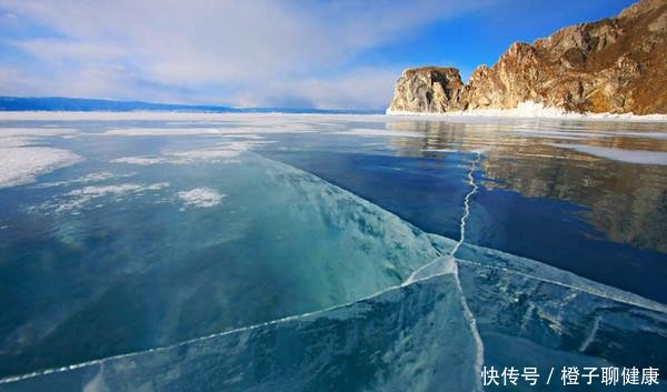 这个歌词里清澈又神秘的湖，湖底却冰封着几十万沙俄军队的英魂