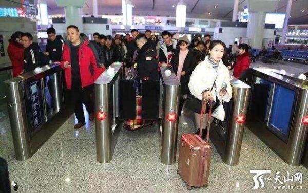 乌鲁木齐到博乐第三趟火车正式运行啦！