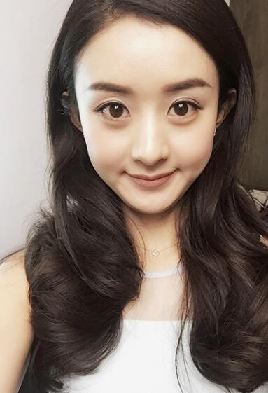 明星刚进娱乐圈样子和现在差太多,看完赵丽颖