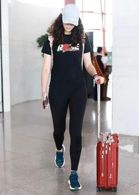 惠若琪这胯真宽!却还要硬塞健美裤,网友:杨臻博hold得住吗