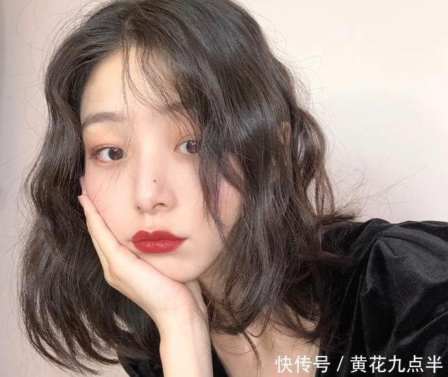  显脸@别再披头散发了！2020年流行这样扎发，简单时髦，关键显脸小！