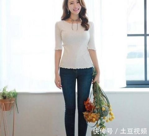  #舒适#气场十足的牛仔裤美女，穿出街头休闲风格！