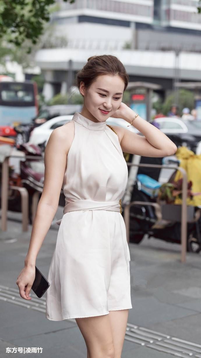 成都街拍,身材高挑的时尚美女,穿出不一样的魅力!