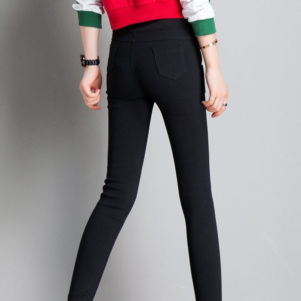 还再穿老土的打底裤，看看新款小脚裤，洋气的不得了