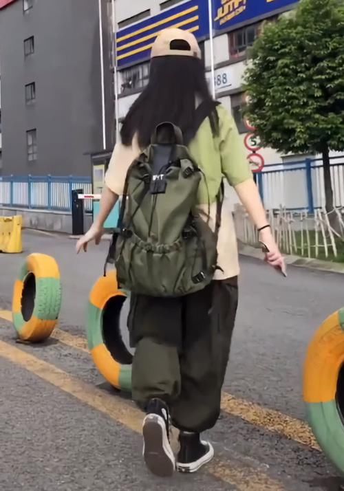  [匡威]一个女生155高，却被人说145，原来是因为用工装裤配了匡威