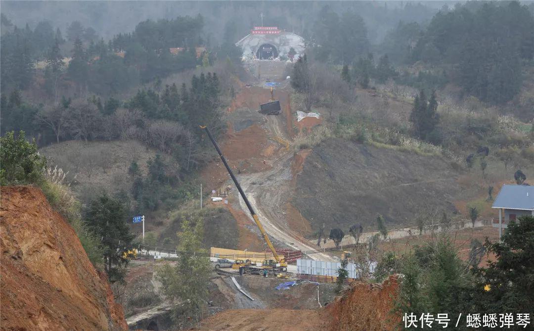 我国西部正打造的一条高铁大动脉，时速350公里，对接2大省会