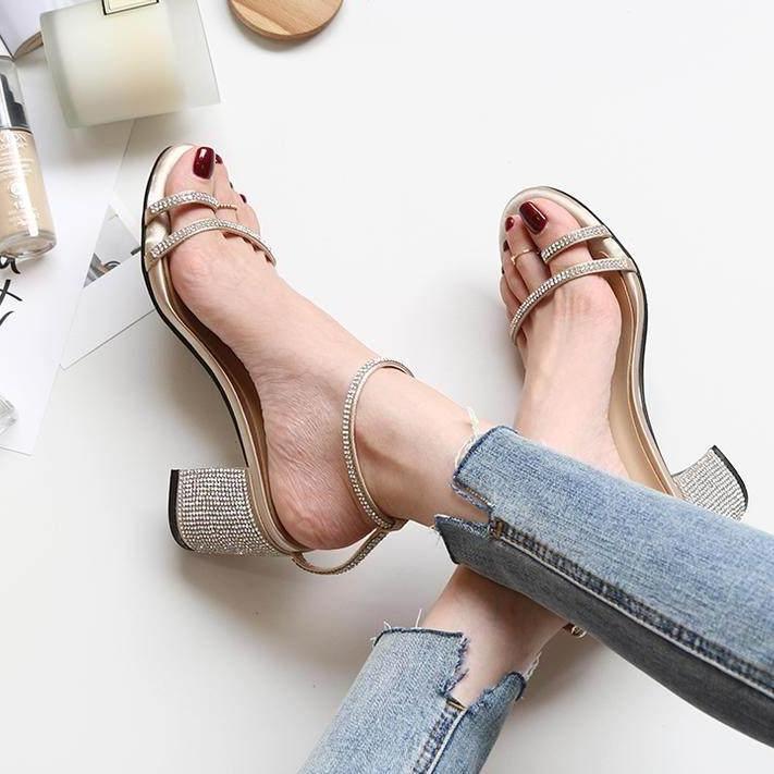 甜美的一字带高跟凉鞋, 散发痴迷的轻熟风韵