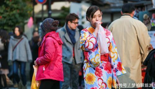 在上海的日本人最多，采访街头日本姑娘为何留在中国，回答很意外