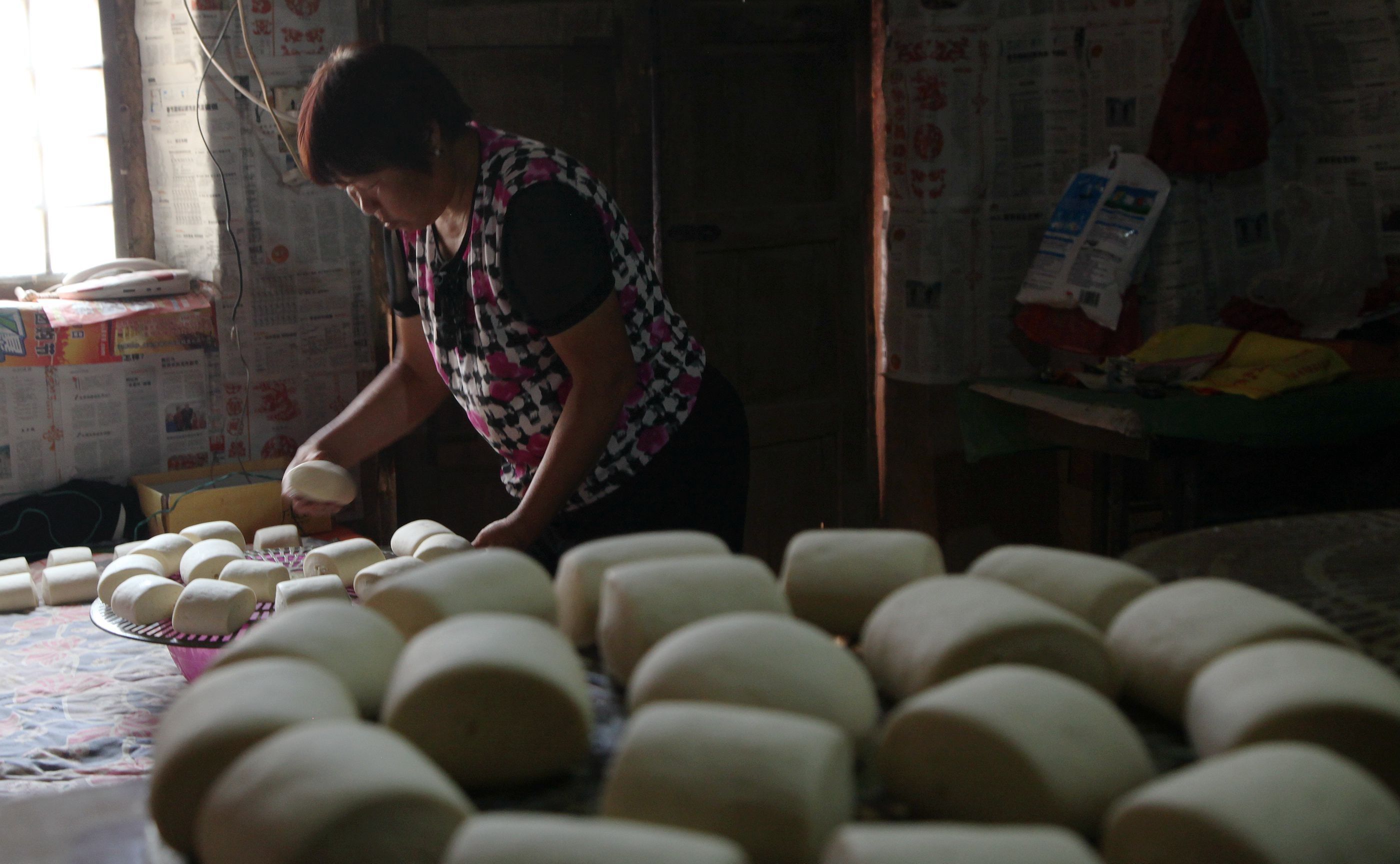 40多度高温天，实拍山西农村地坑院里人们的真实生活状态