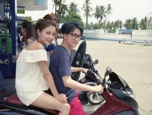 薛之谦发博公布当爸爸的消息，拿亲儿子作秀薛之谦表演型人格悲哀