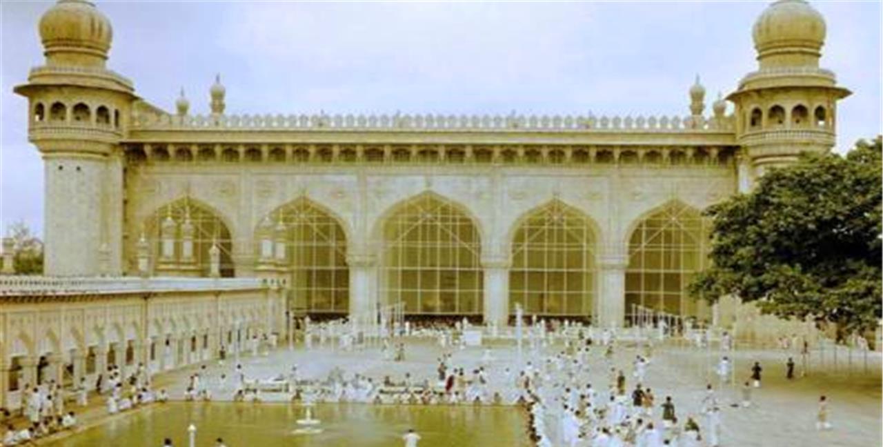 全球最贵建筑: 耗资7000亿可容纳150万人, 已造成111人死亡