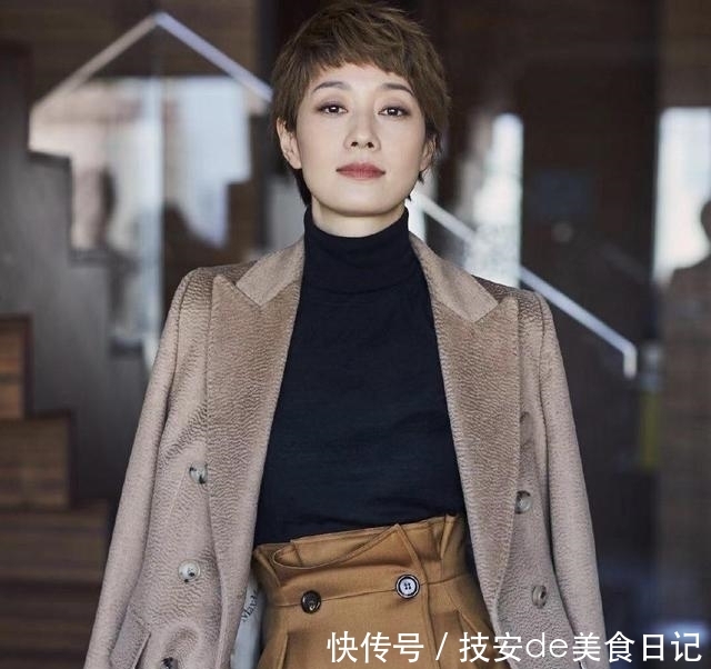 『女人』马伊琍穿的“大衣”火了!内搭毛衣时髦又保暖,适合40岁女人