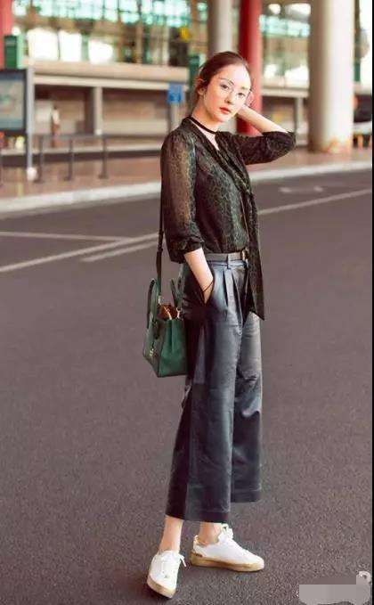张韶涵把皮裤穿出了刘雯般的高级感, 邓紫棋换上渔网裤效果也神奇