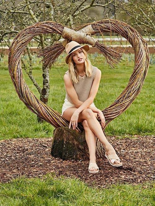 19岁就是维密天使，未婚生子，却活成了所有人最想要的样子！