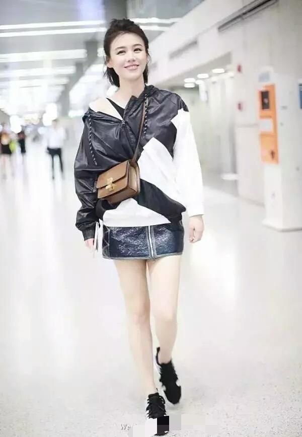 关晓彤提前过冬张子枫红配绿，这次迪丽热巴的衣品也是不敢恭维!