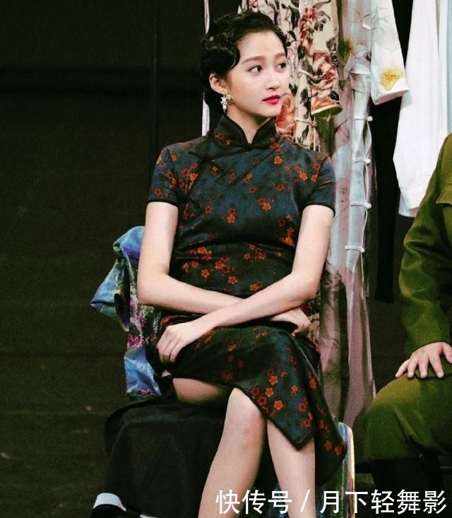  【性感】现在的女人真会穿,这样性感的旗袍直接穿上了,不过真好看