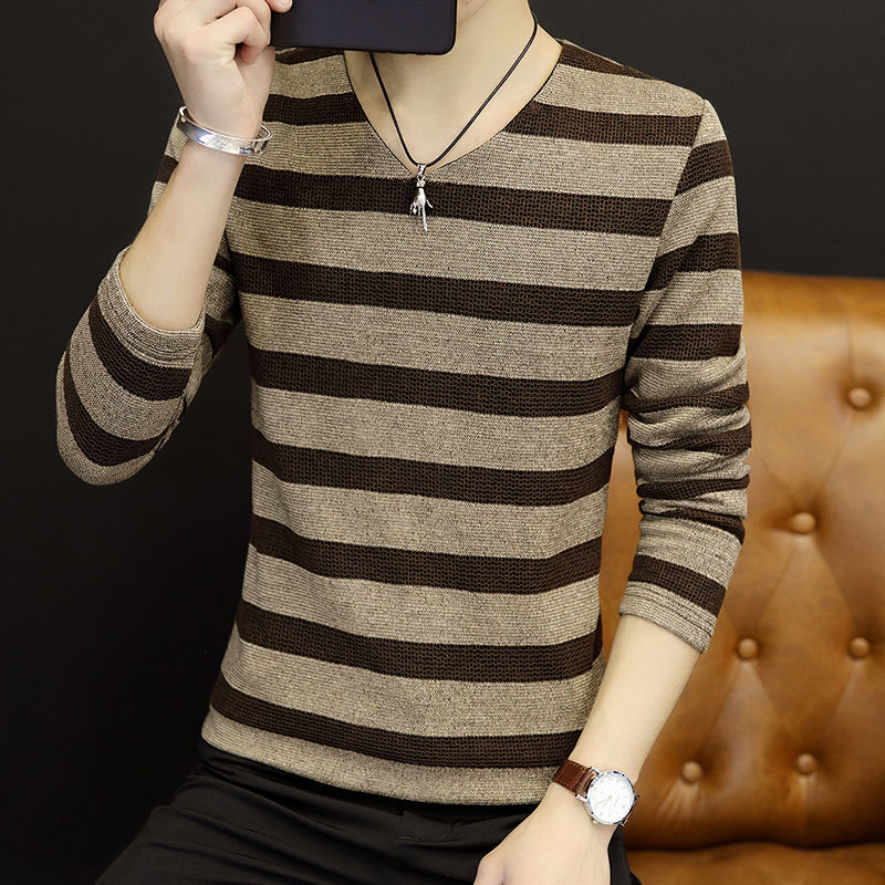 别傻傻的穿衬衣,太土!今年流行这样的卫衣,减龄有型还不贵