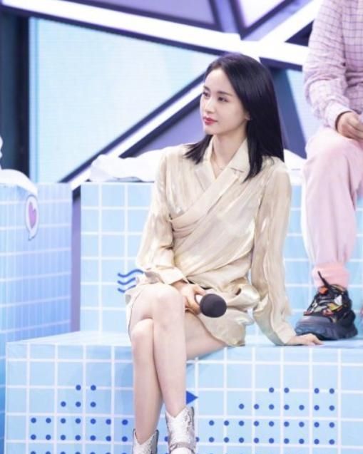 王子文的头型比刘亦菲还优越!圆头高颅顶,是头