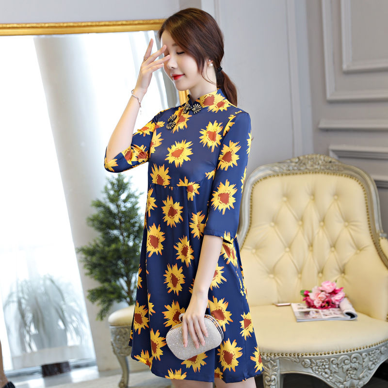 穿上经典的旗袍连衣裙，让自己更有气质，多大年龄都能穿