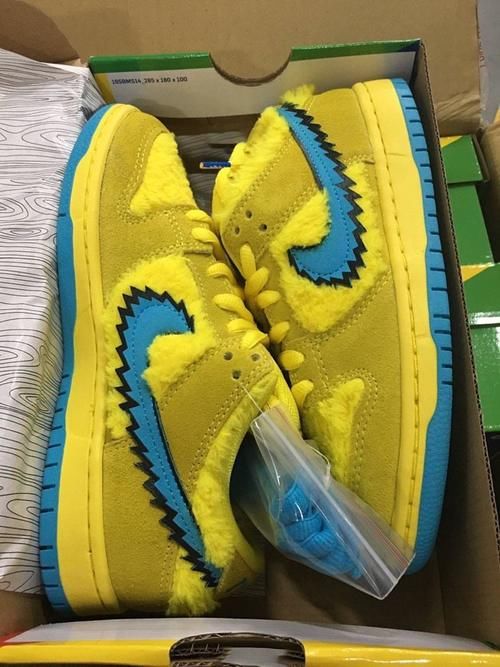 联名|完整实物曝光!小熊联名 Dunk Low 太让人心动了吧!