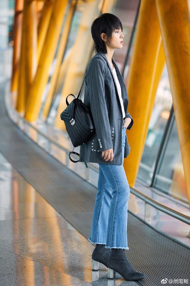 周笔畅真霸气！黑色高腰皮裤穿出1米8大长腿，网友：恨天高太抢镜
