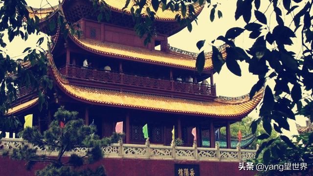 我国岳阳楼里最“不正经”的石狮，游客不由自主笑着想，能镇妖吗