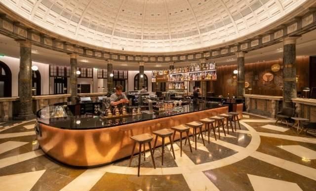 星巴克爆改百年老建筑，将闲置“废楼”改出王炸！网友：别卖咖啡