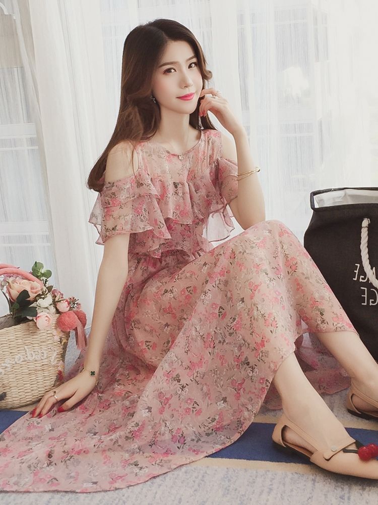 女人超短裤配T恤早OUT了，现最火“女神装”，薄而不透还凉爽