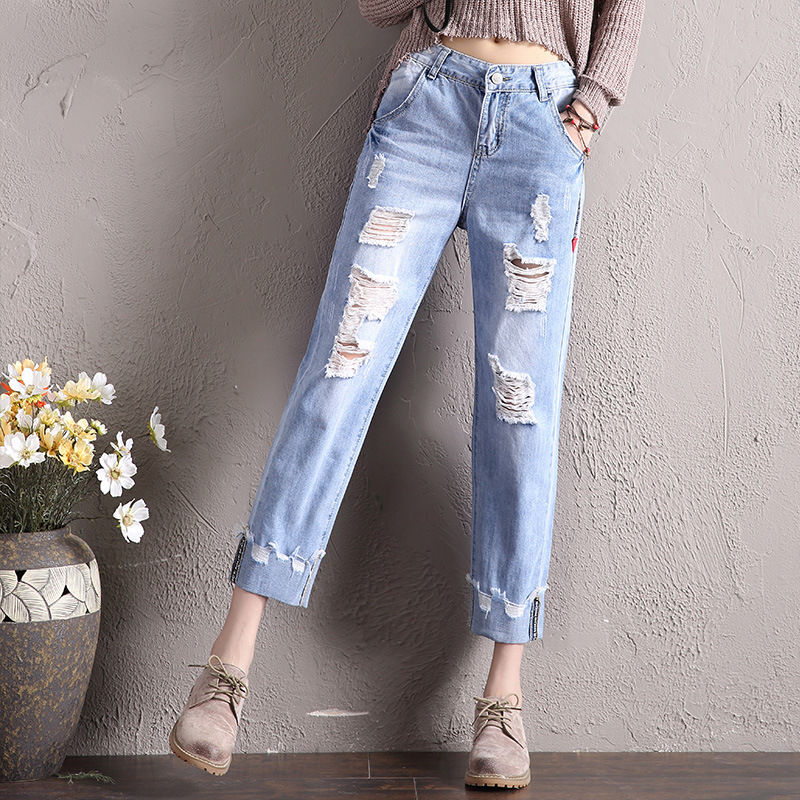 过时的裙子、短裤都别穿了，入秋后流行这几款牛仔裤，修身显瘦