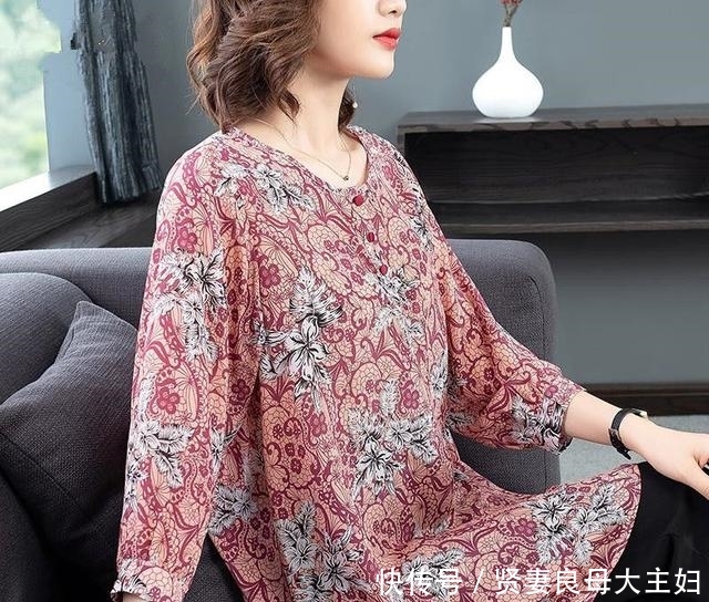 #女人#女人要舍得“投资”自己,会打扮都穿“清凉衫”,这才叫年轻貌美
