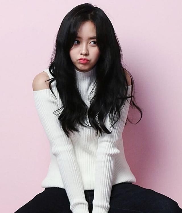 她8岁出道，13岁就获奖无数，气质甜美到齁！