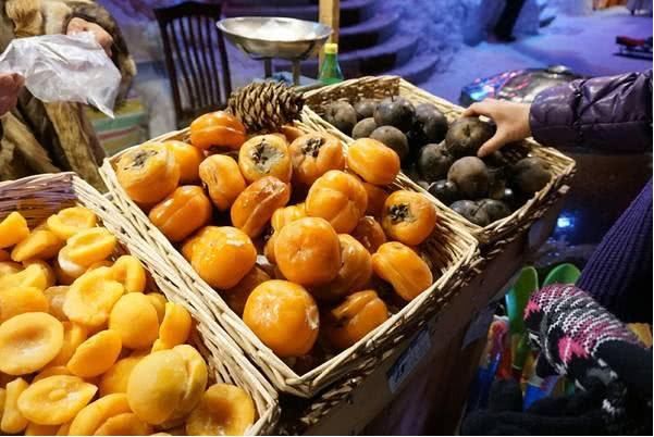 东北雪乡多不简单？水果拿来冻着卖，价格贵到当地人都接受不了！