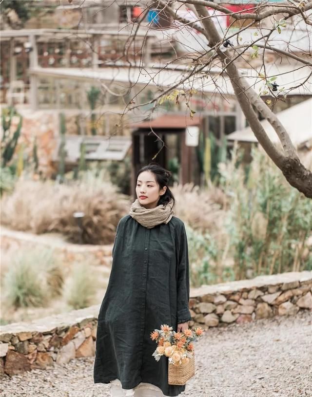  [女人]女人多穿这些性感的连衣裙,搭配高跟鞋,让人有眼前一亮的感觉!